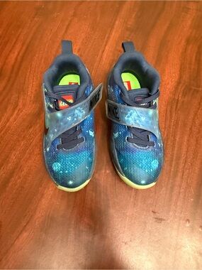 Nike Kids Blue Galaxy Strap Sneakers with Neon Green Insoles